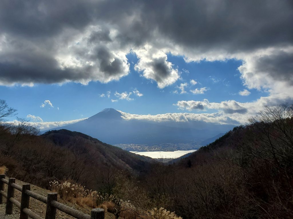 太宰治も観たであろうポジションから富士山を見る
天下茶屋の前からの富士山