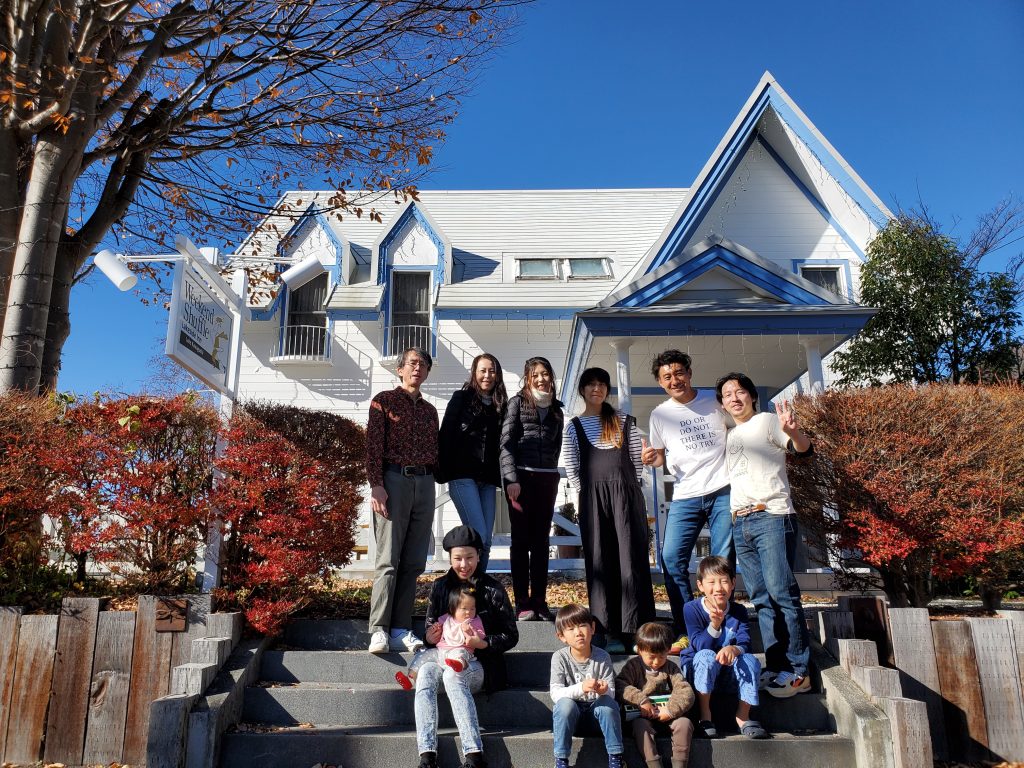 河口湖ペンション、ウィークエンドシャッフルの家族と記念撮影
家族がどんどん増えていくっていいんね