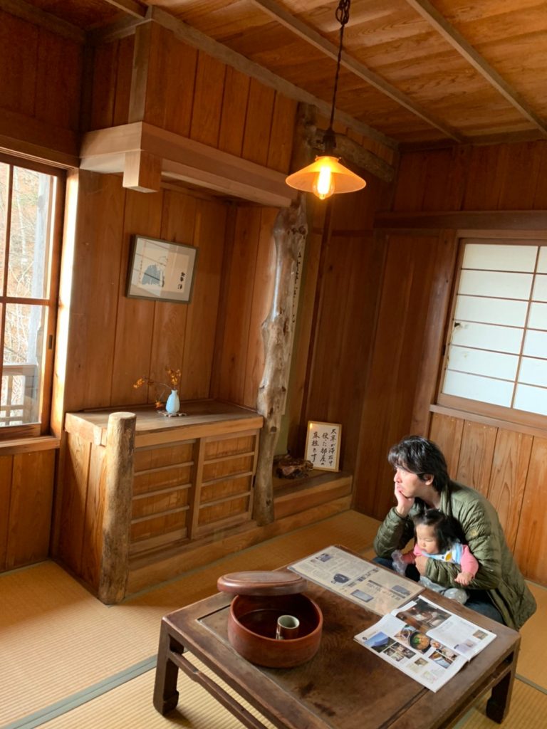 太宰治の部屋で、娘の太宰治ごっこ
河口湖の天下茶屋にて